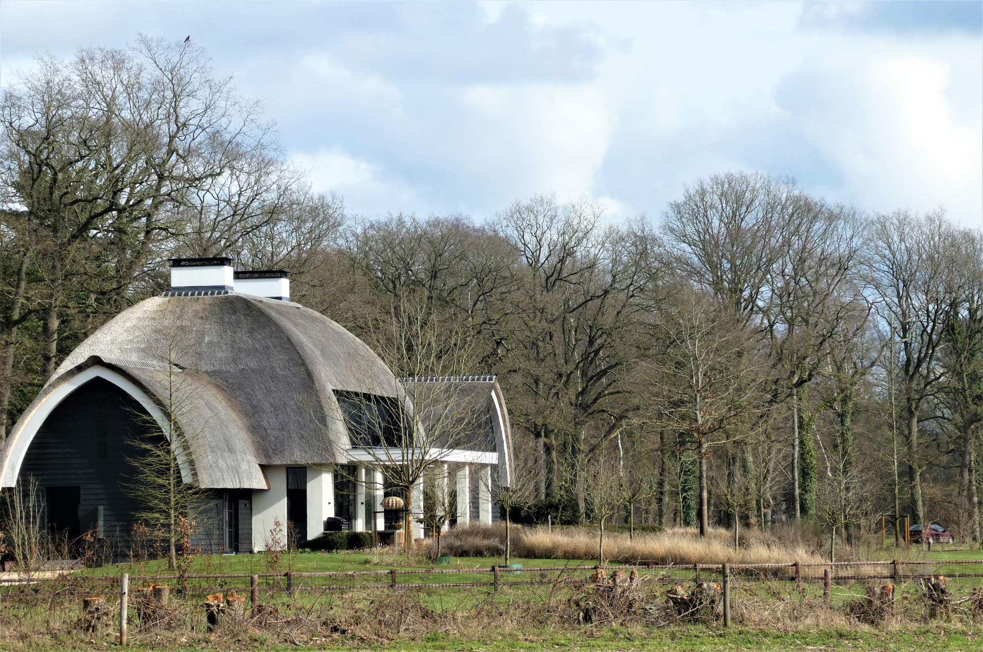 Solve Villa, with a reet decked roof jigsaw puzzle online with 198 pieces