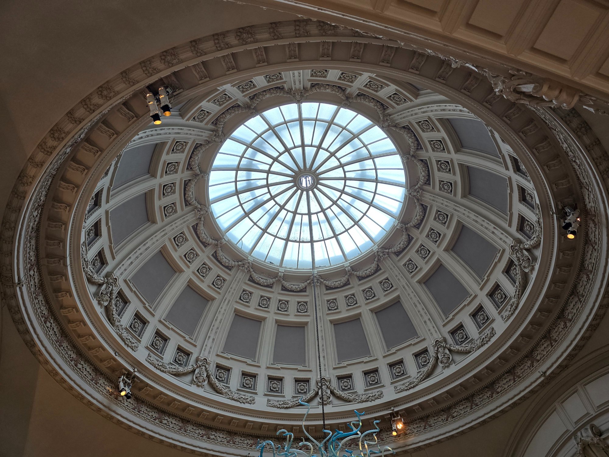Solve Dome in the V&A Museum in London jigsaw puzzle online with 300 pieces