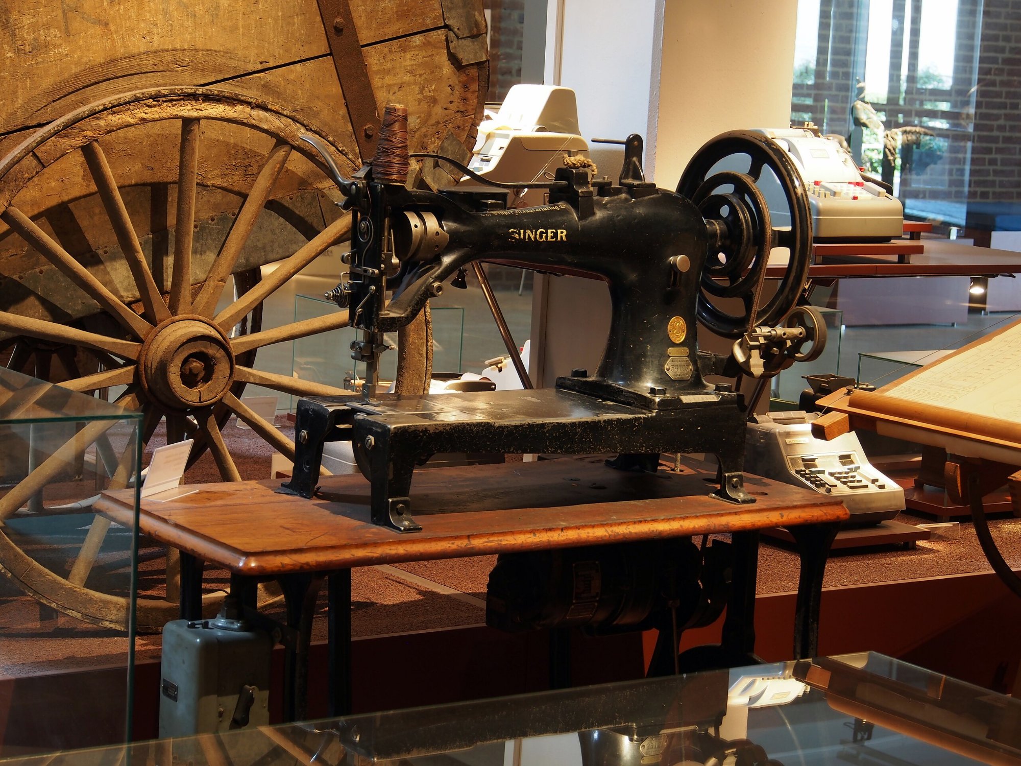 Solve pSinger_sewing_machine_at_the_Teknikens_och_Sjöfartens_hus