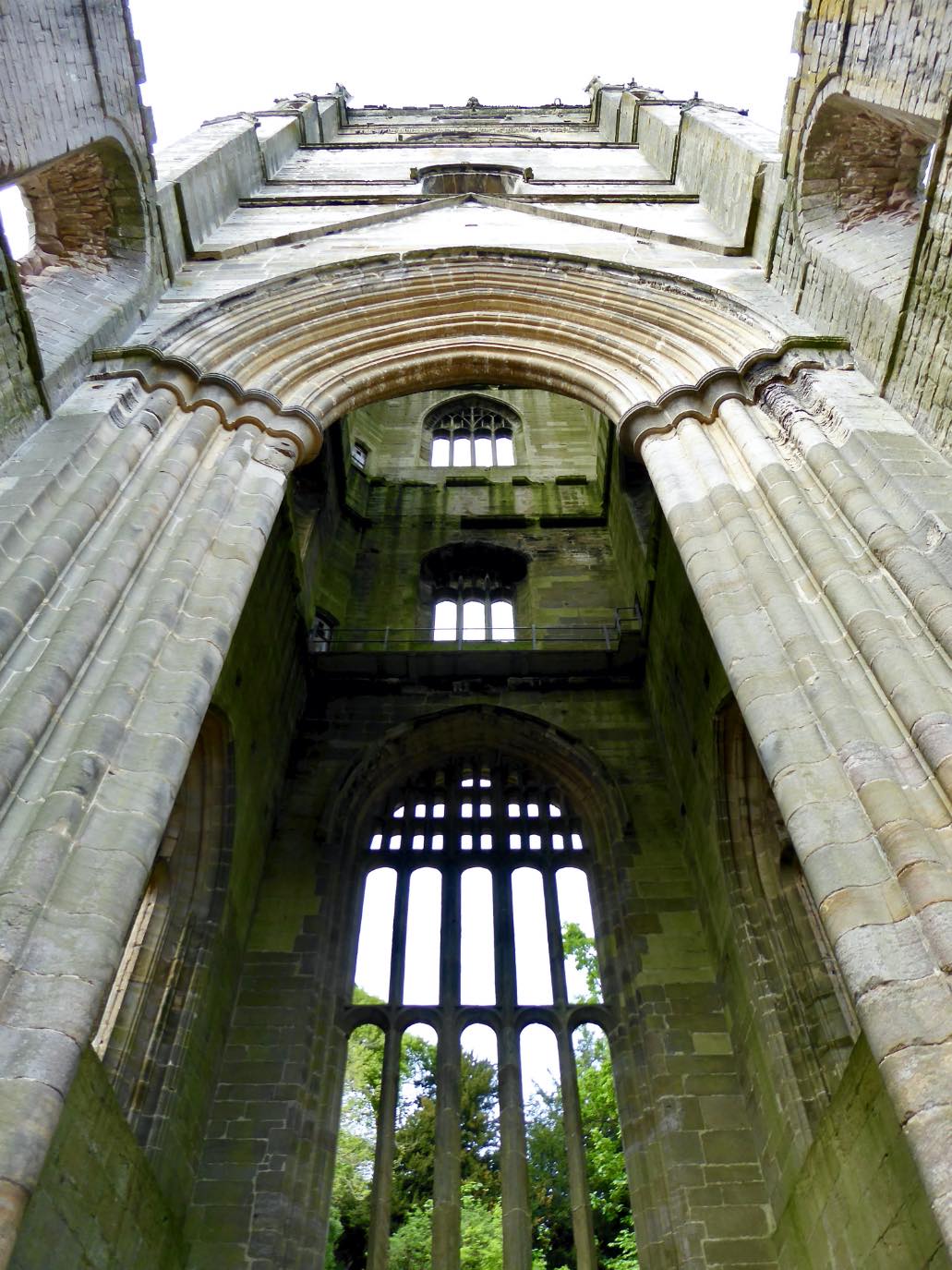 Solve Fountains Abbey jigsaw puzzle online with 99 pieces