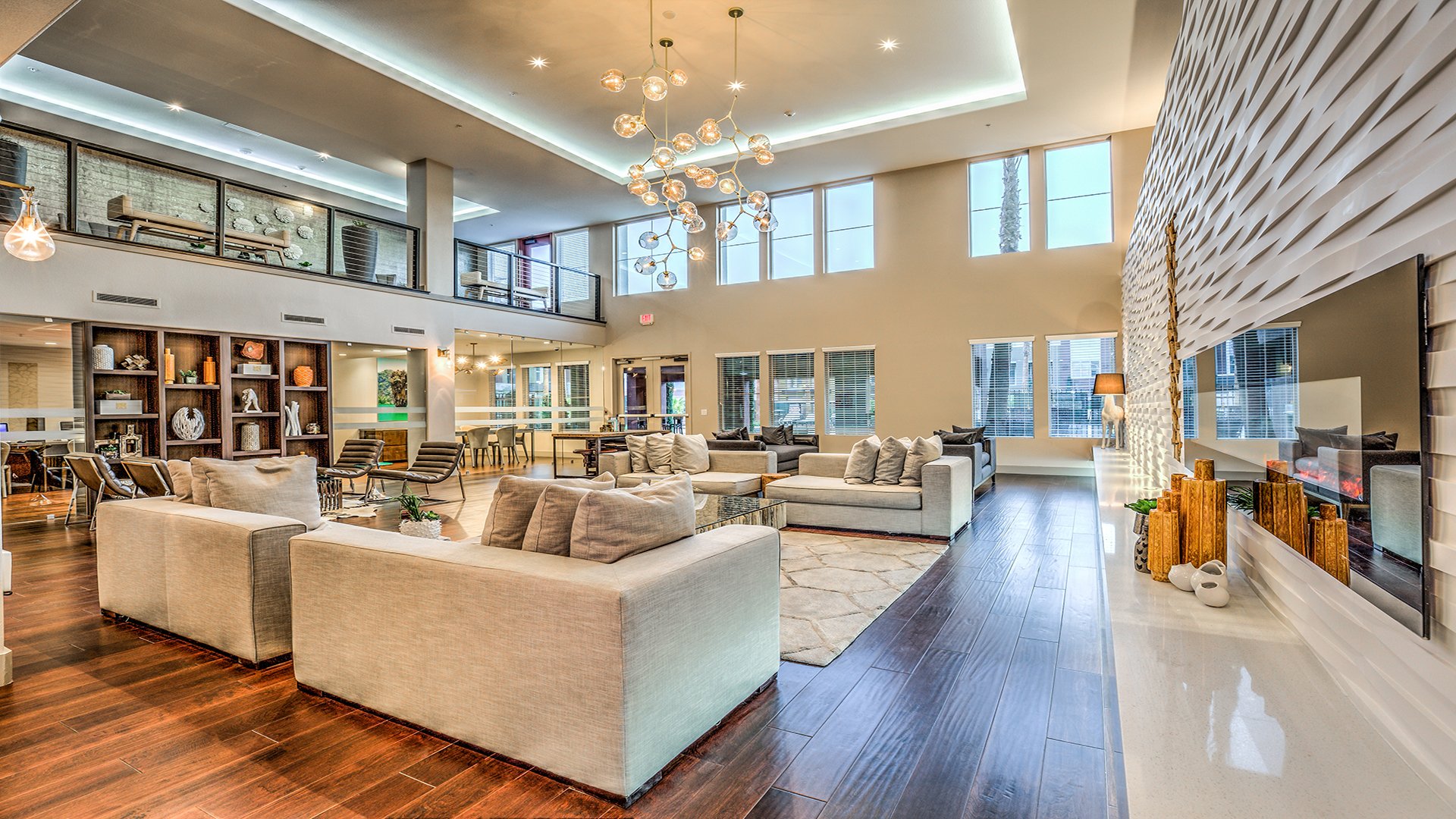 Solve Giant and Luxurious Living Room jigsaw puzzle online with 84 pieces