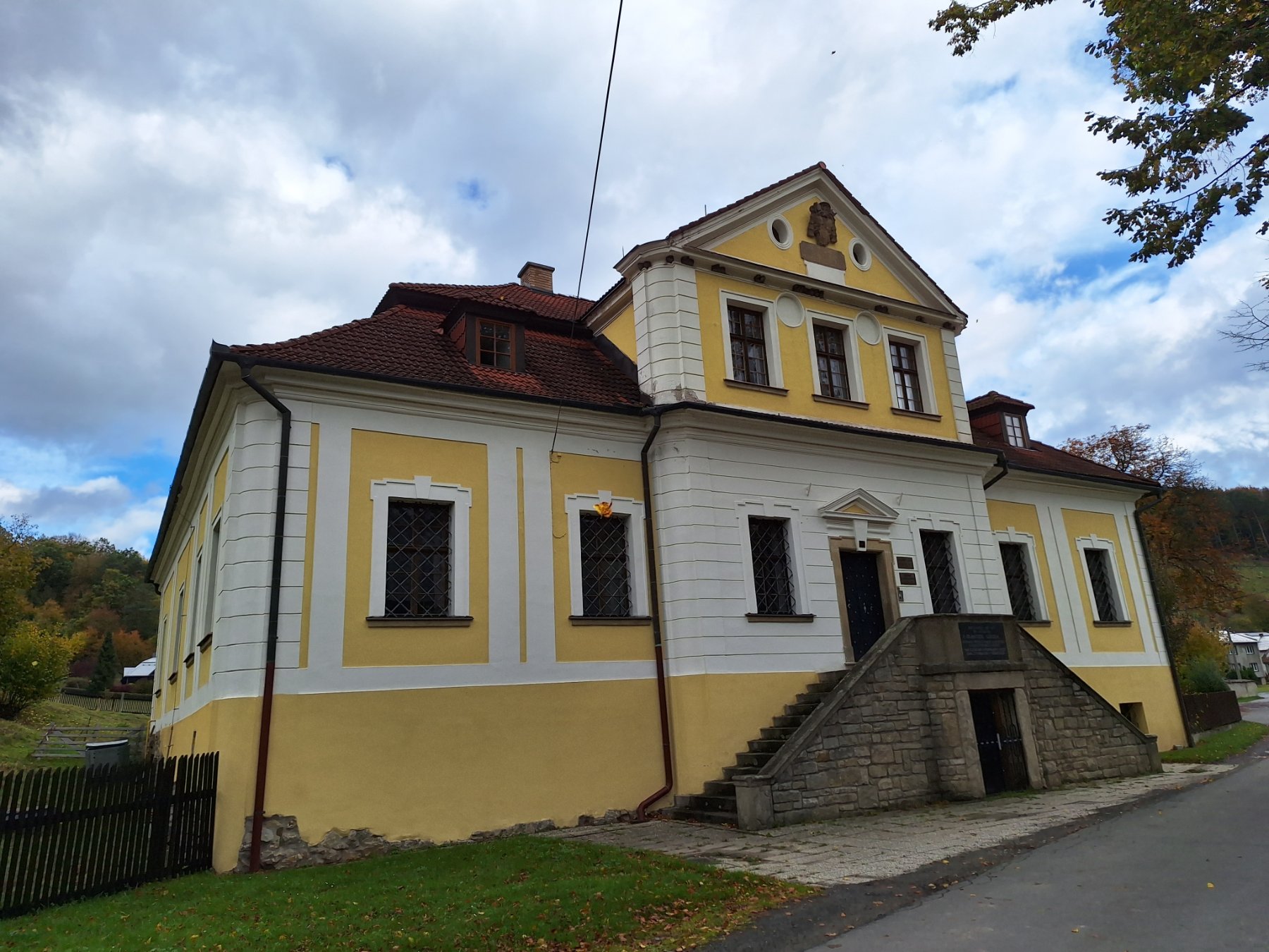 Solve Rajnochovice jigsaw puzzle online with 63 pieces