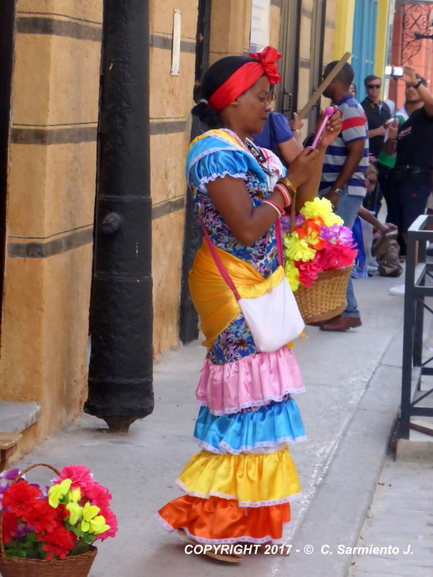 Solve CUBA - La Habana - Cuban Lady jigsaw puzzle online with 63 pieces