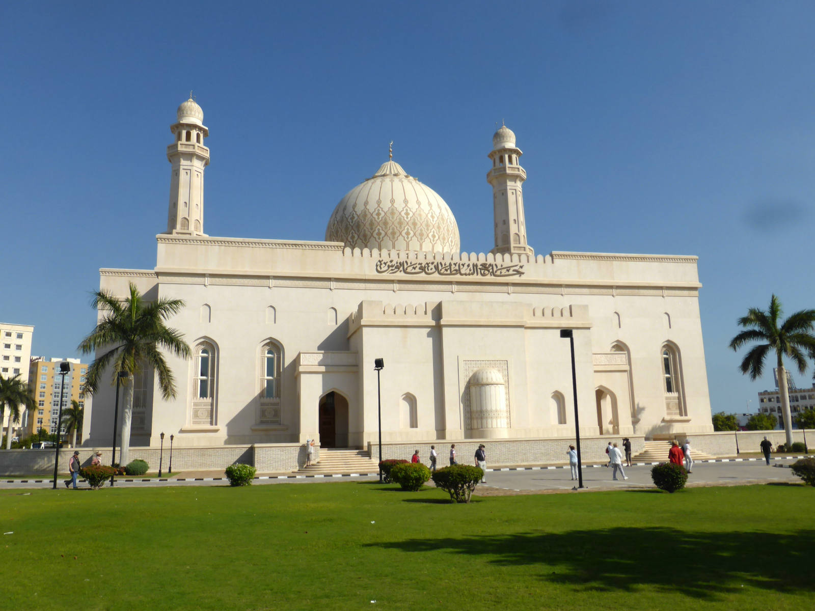 Solve SULTANATE OF OMAN Salalah Dhofar Governorate Sultan Qaboos Mosque jigsaw puzzle