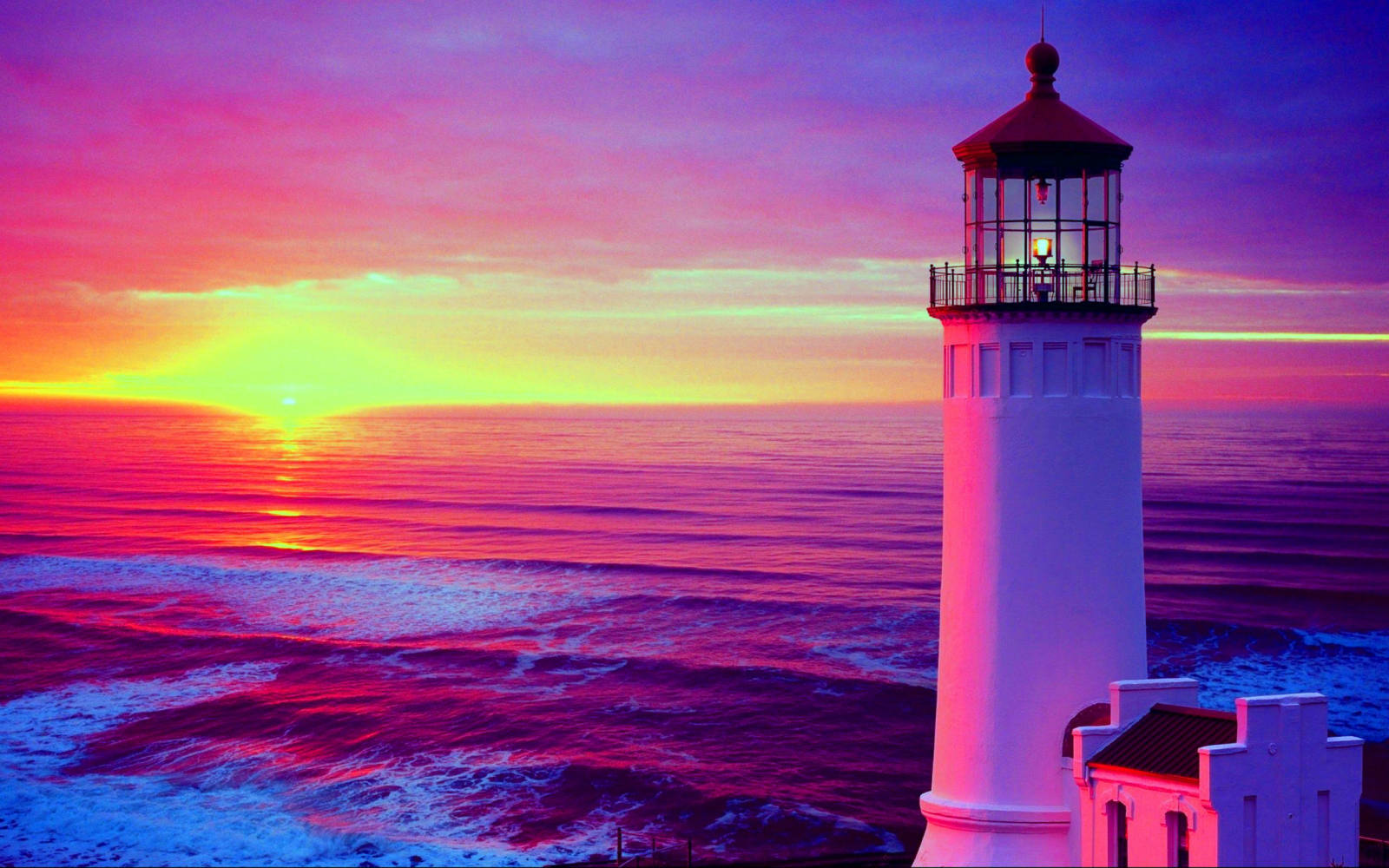 Solve Lighthouse jigsaw puzzle online with 416 pieces
