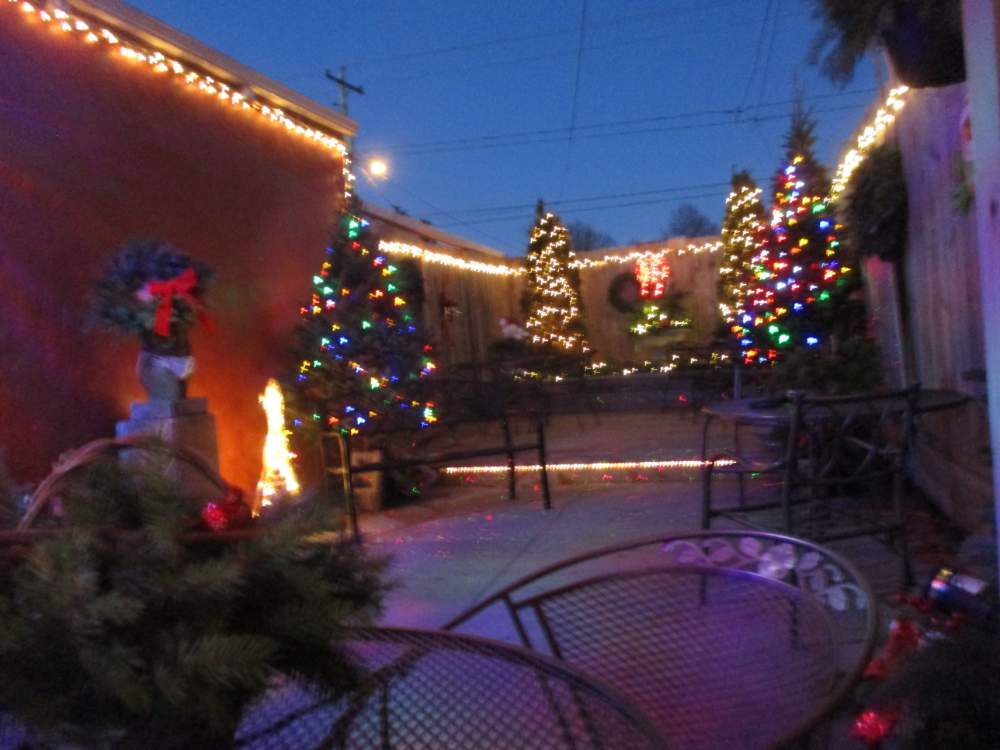 Jigsaw Puzzle 12 pieces The patio at our Wednesday night pub. Jigidi