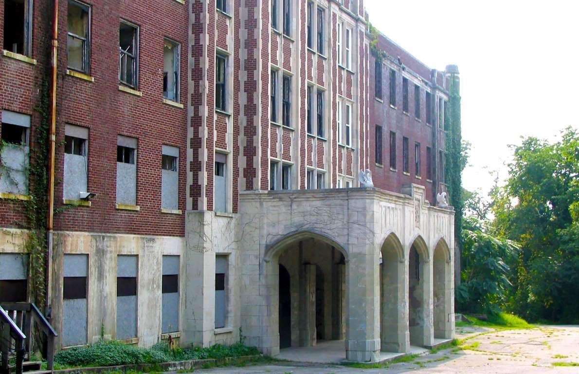 Solve Waverly Hills Sanatorium, Louisville jigsaw puzzle online with