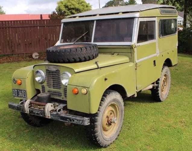 Solve LAND ROVER MK1 jigsaw puzzle online with 80 pieces