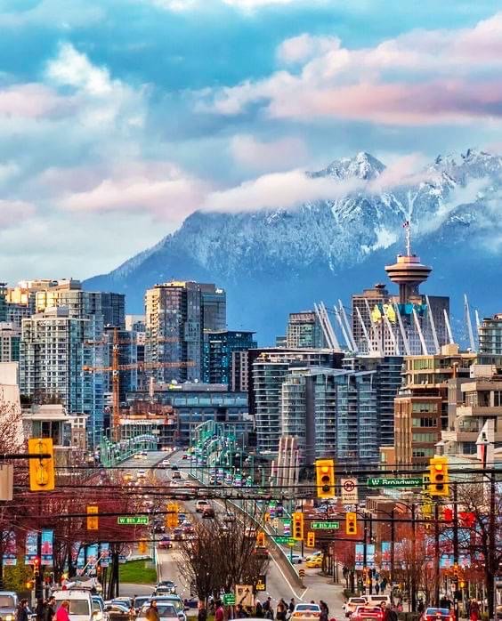 Solve Vancouver, Canada jigsaw puzzle online with 63 pieces