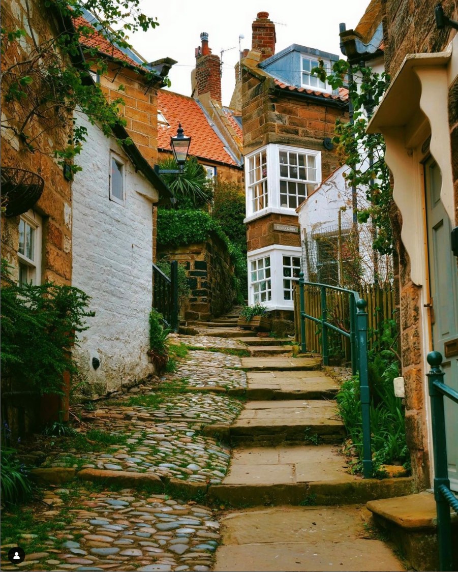 Solve North Yorkshire, Robin Hood’s Bay. jigsaw puzzle online with 30 ...