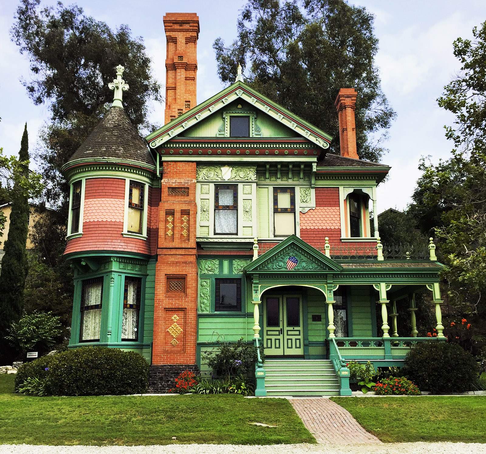 Solve Heritage Square Museum, Vernon, BC jigsaw puzzle online with 210