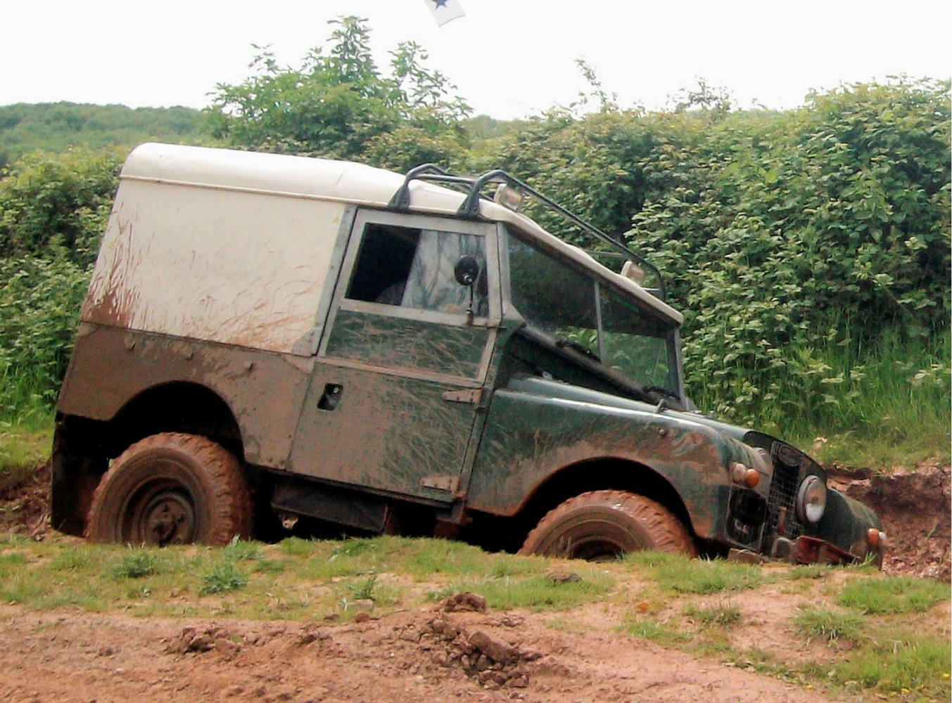 Solve Series I Land Rover jigsaw puzzle online with 140 pieces