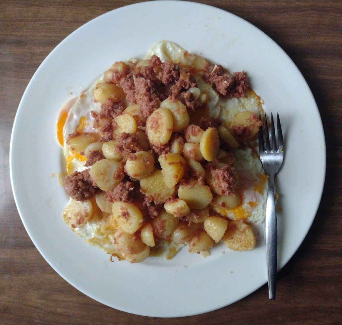 Solve Wobbly food Fried eggs with corned beef hash and fried potatoes