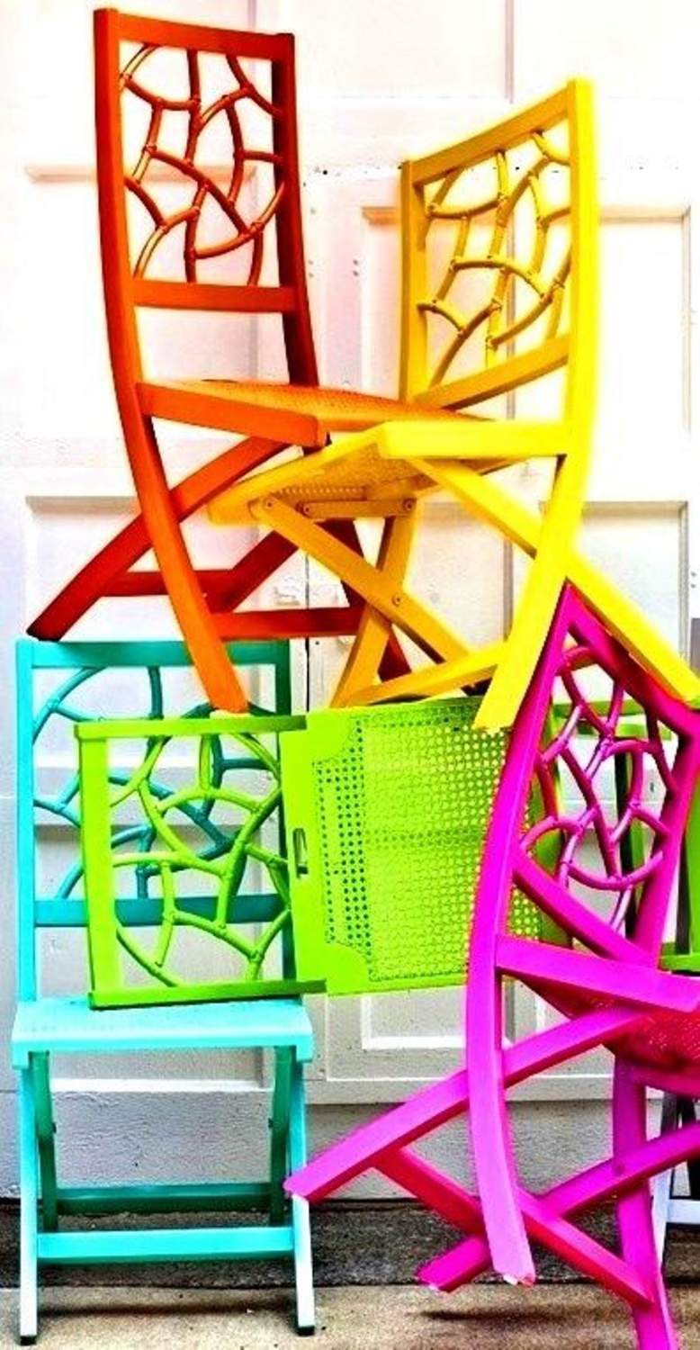 Solve Puzzled Chairs jigsaw puzzle online with 72 pieces