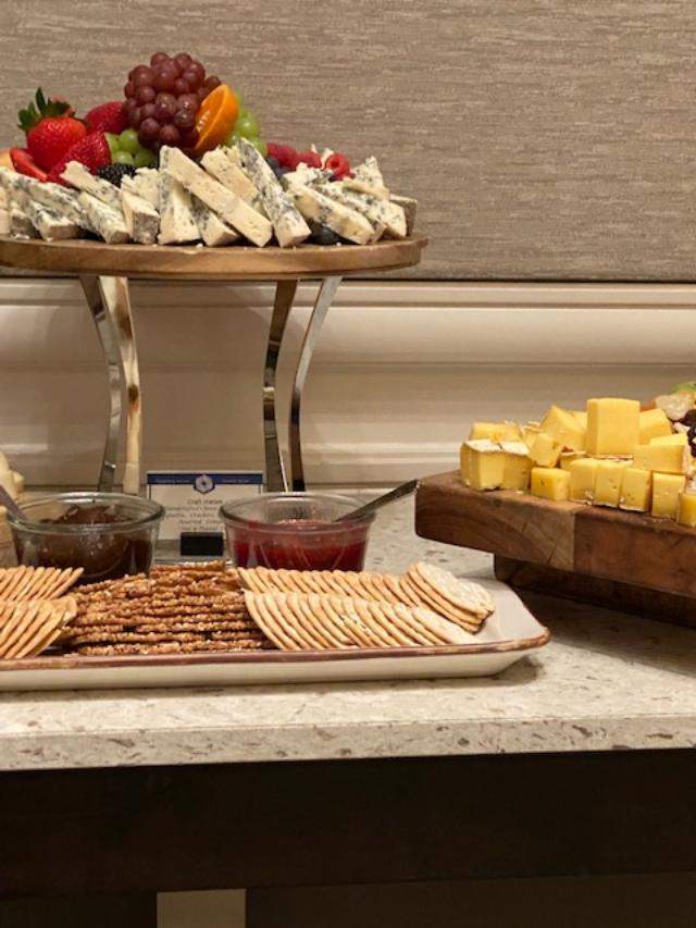 Solve Crackers with cheese jigsaw puzzle online with 20 pieces