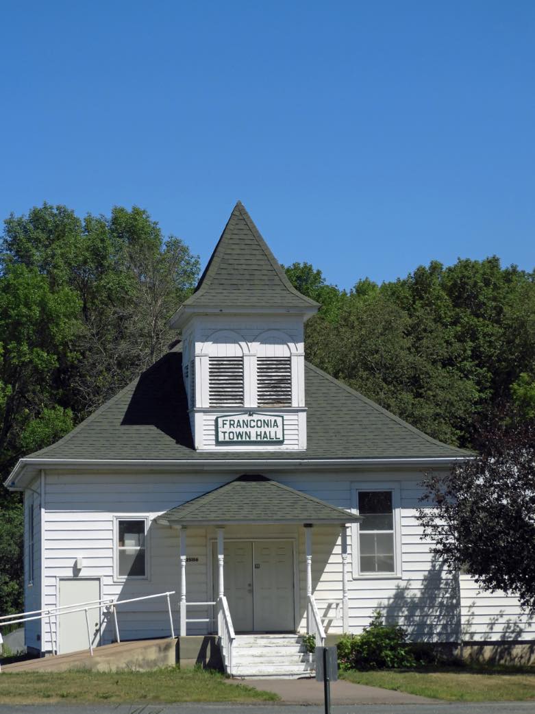 Solve Franconia Town Hall (MN) jigsaw puzzle online with 20 pieces