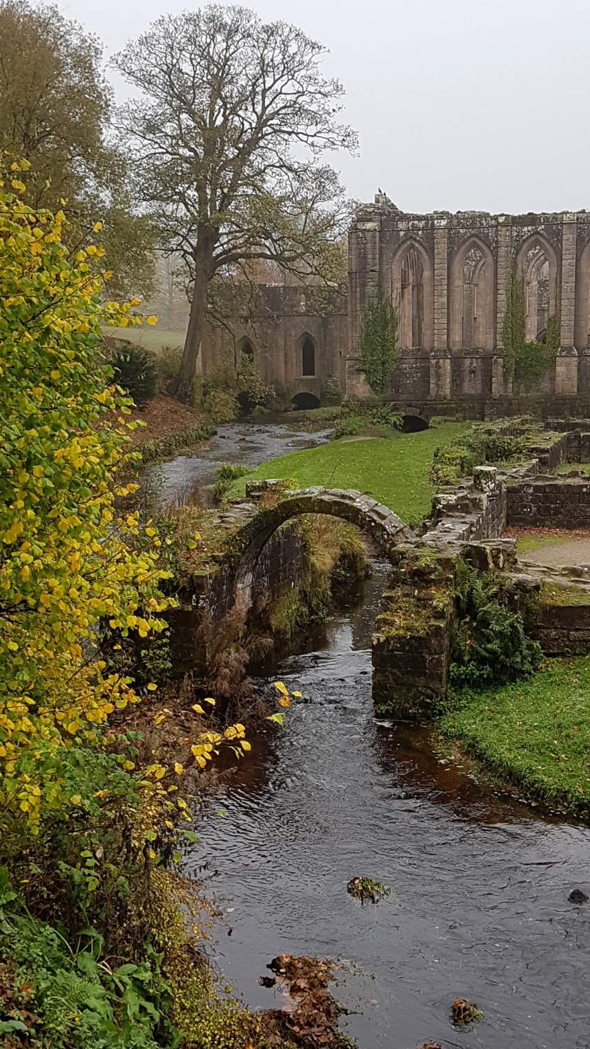 Solve Fountains Abbey jigsaw puzzle online with 91 pieces