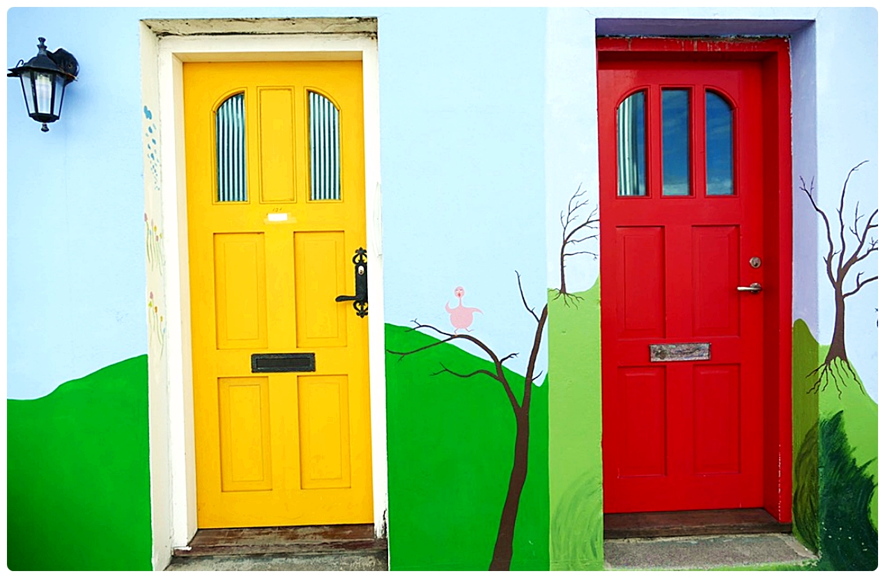 Solve Yellow Door Red Door jigsaw puzzle online with 294 pieces