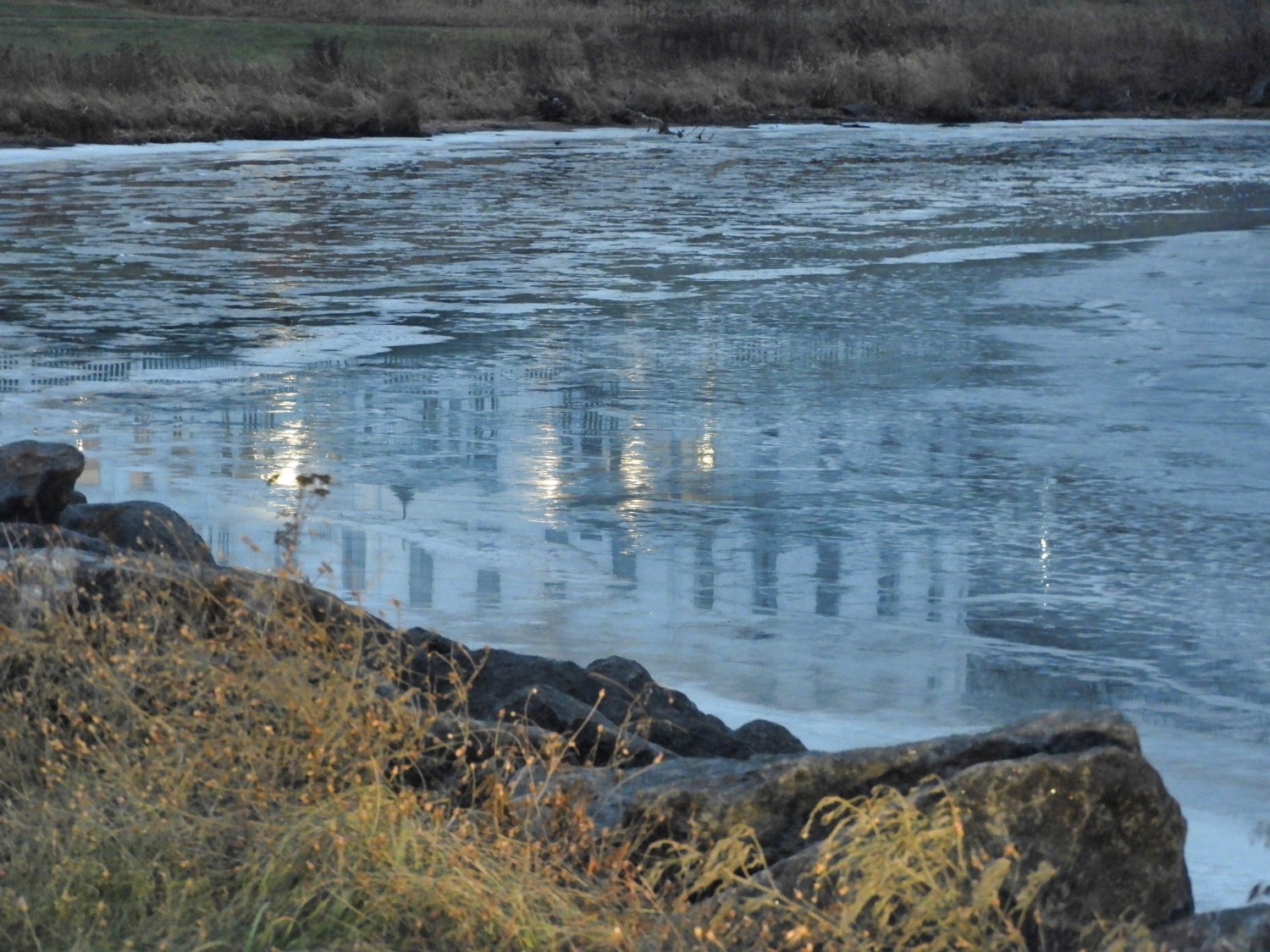 Iced Reflection Solve Reflection on ice jigsaw puzzle online with 20 pieces