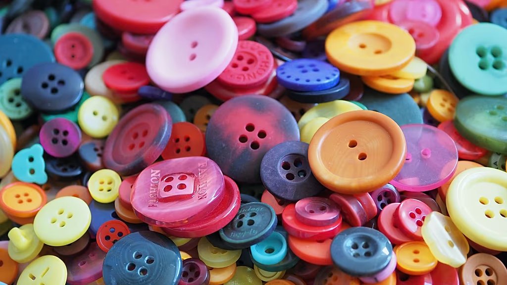 Solve Buttons jigsaw puzzle online with 84 pieces