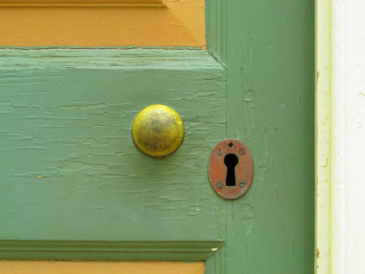 Solve Series Locks and Latches jigsaw puzzle online with 80 pieces