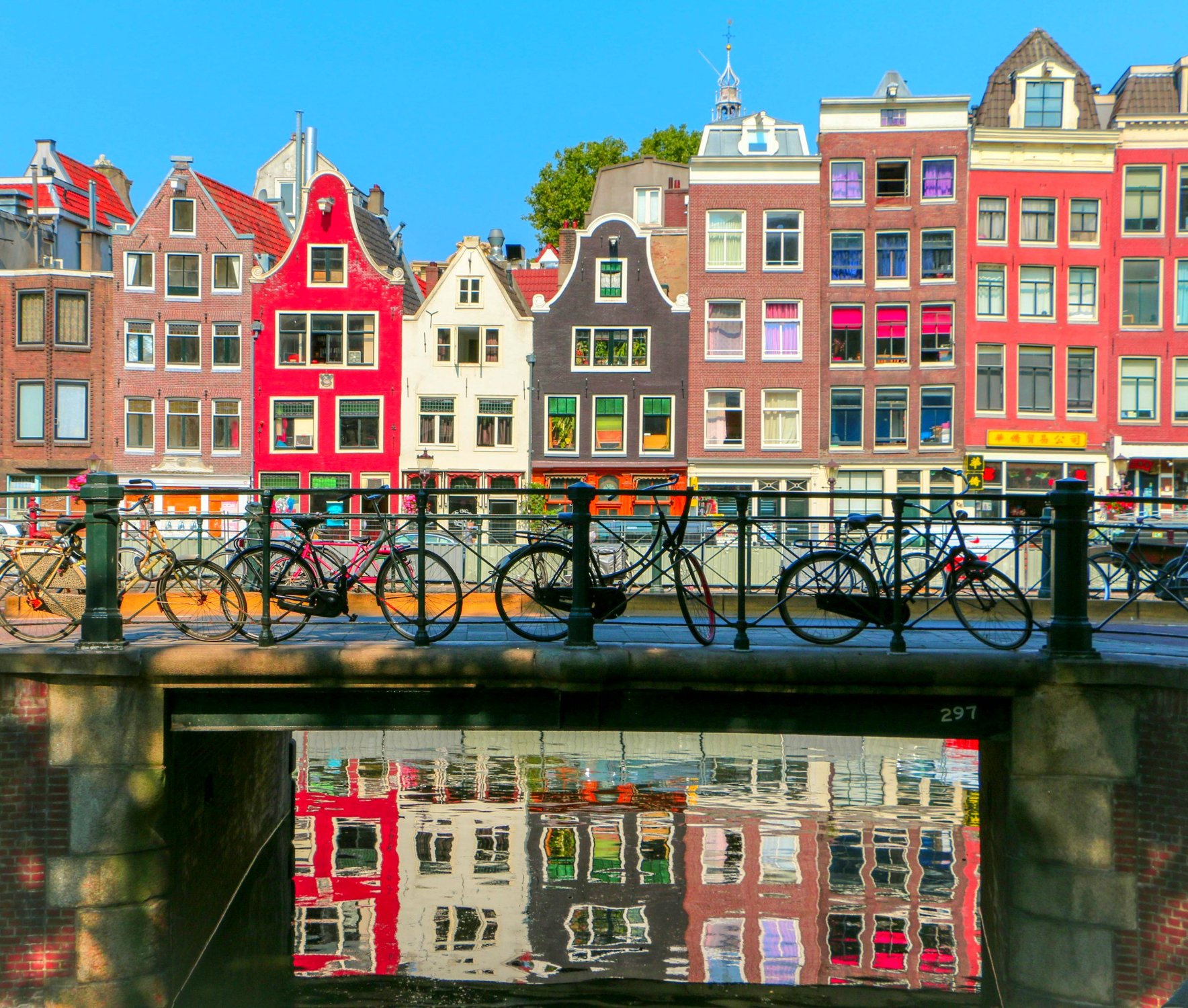 Solve Amsterdam. jigsaw puzzle online with 72 pieces