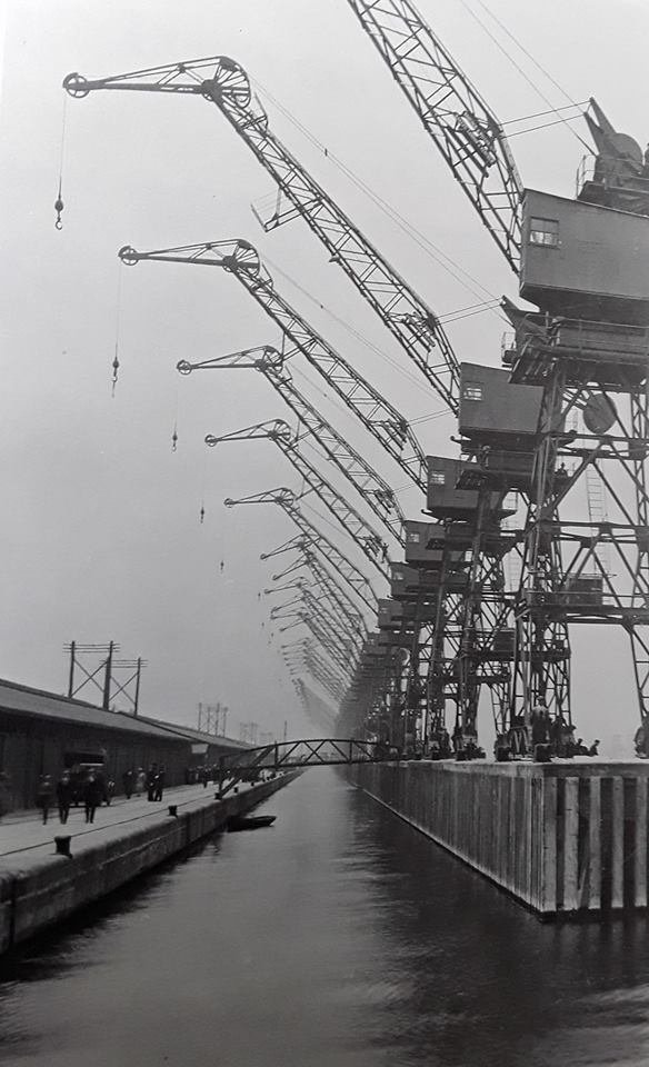 Solve Babcock & Wilcox cranes. K.G.V. dock Southampton on day opening