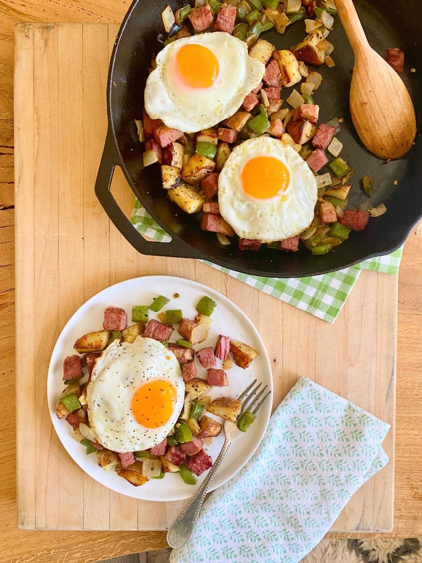 Solve Corned Beef Hash Breakfast Skillet jigsaw puzzle online with 35