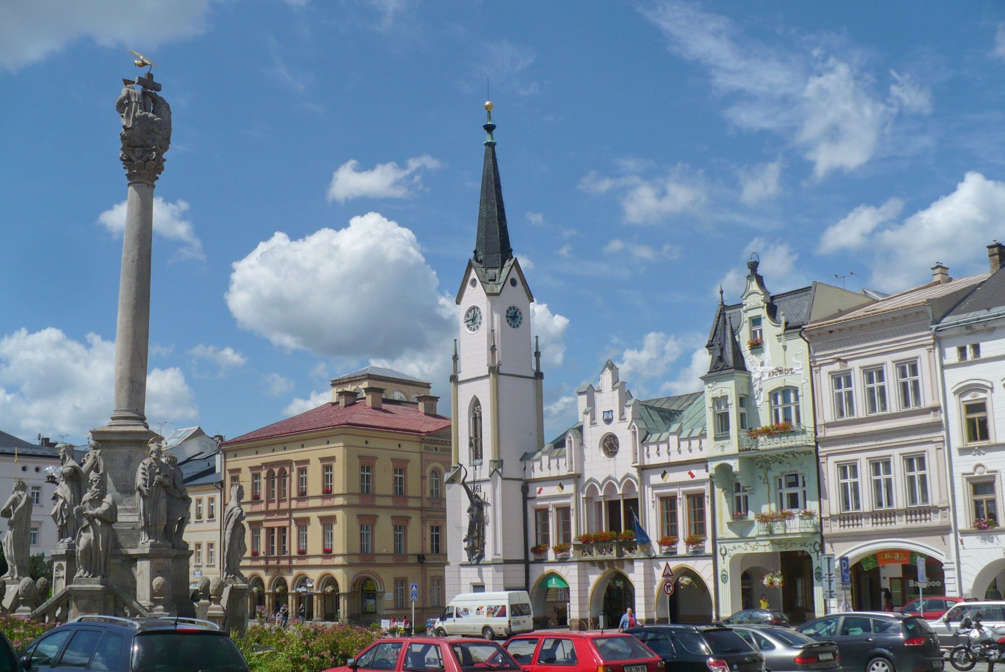 Solve Trutnov, náměstí jigsaw puzzle online with 77 pieces