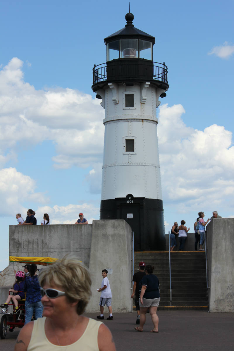 Solve DULUTH MN SLAKE SUPERIOR LIGHTHOUT jigsaw puzzle online with 96