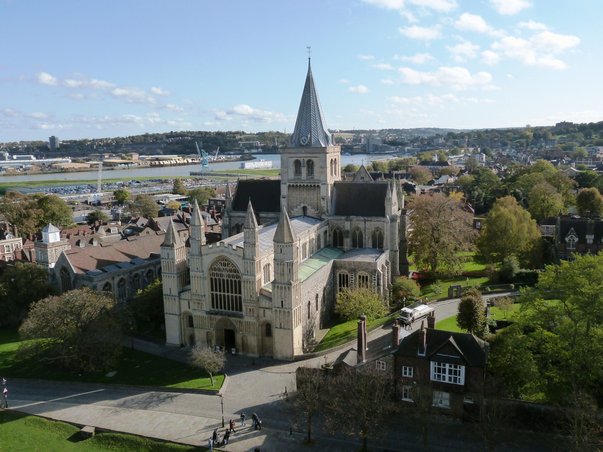 Solve Cathedral at Rochester, Kent, England jigsaw puzzle online with