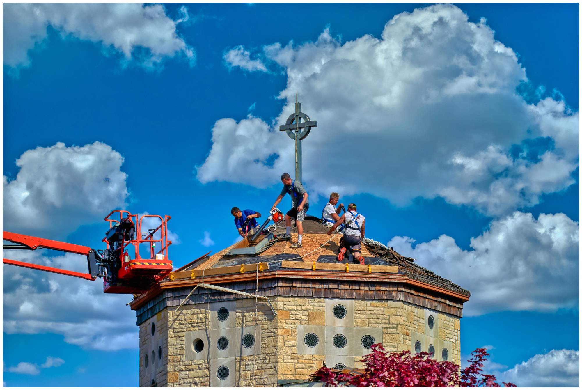 Solve St Joseph's Gets a New Roof in 600 Pieces jigsaw puzzle online