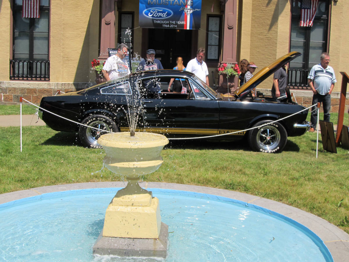 Solve 1966 Shelby Hertz RentARacer Side View jigsaw puzzle online