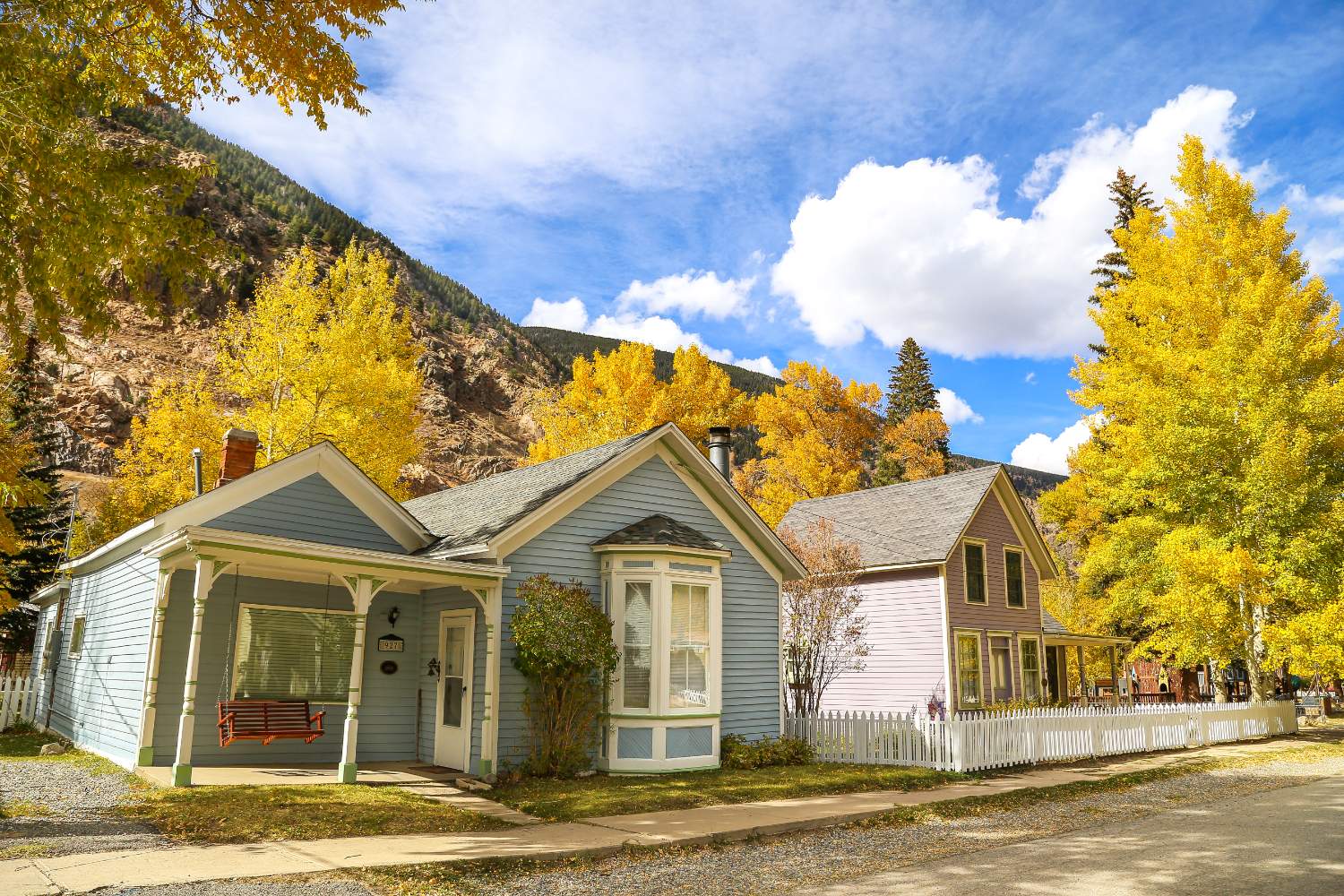 Solve HOMES jigsaw puzzle online with 96 pieces