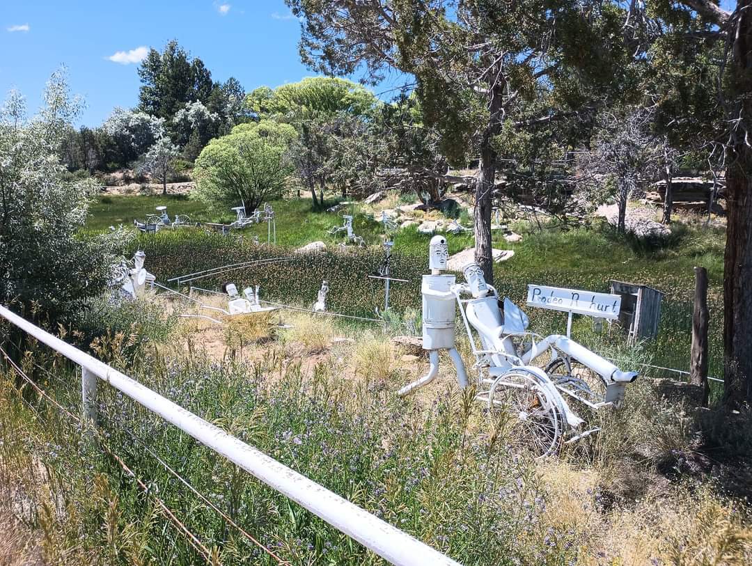 Solve Muffler Man GC1WZZ4 jigsaw puzzle online with 130 pieces