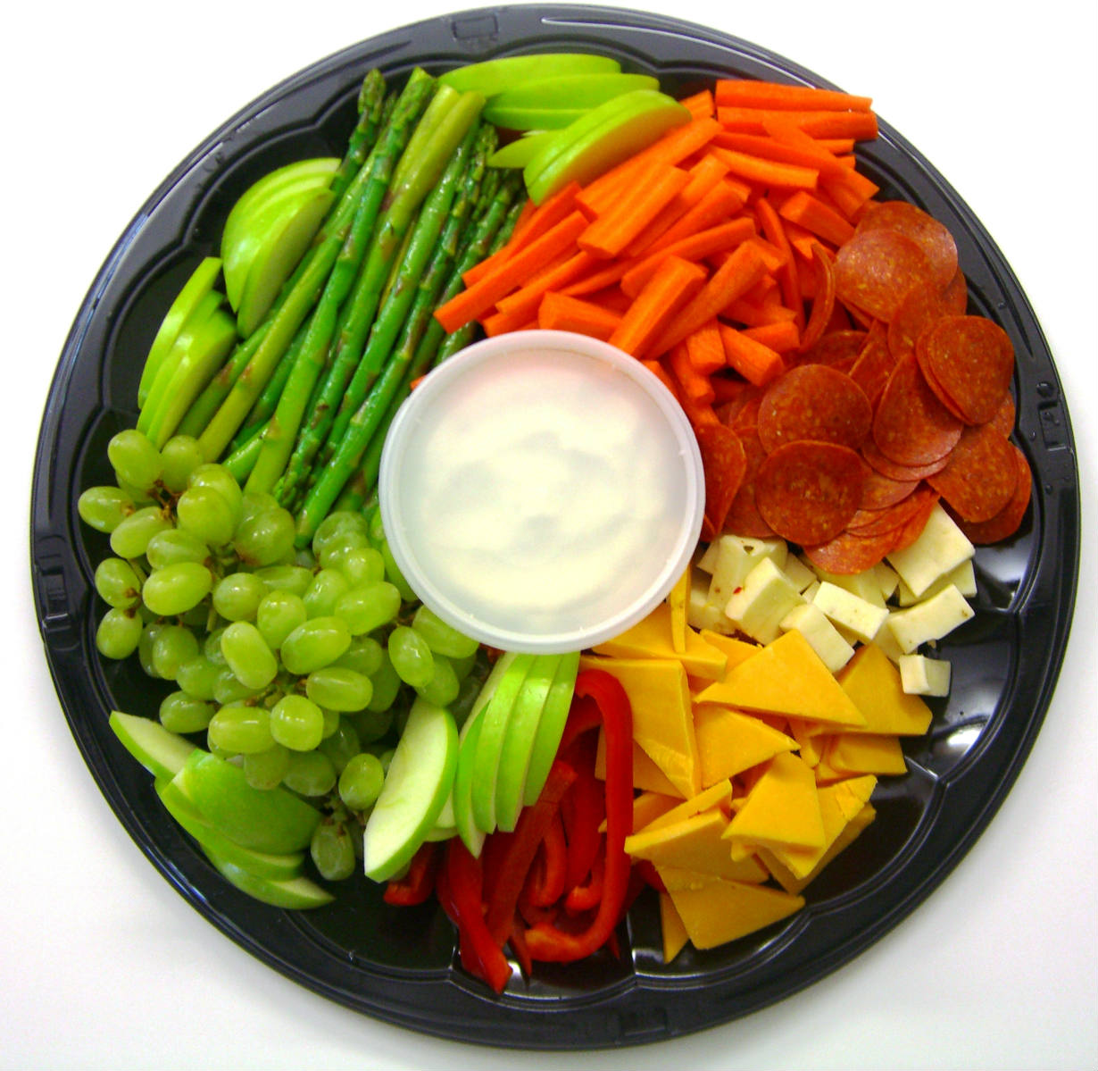 Solve Fruit and veggie tray jigsaw puzzle online with 289 pieces