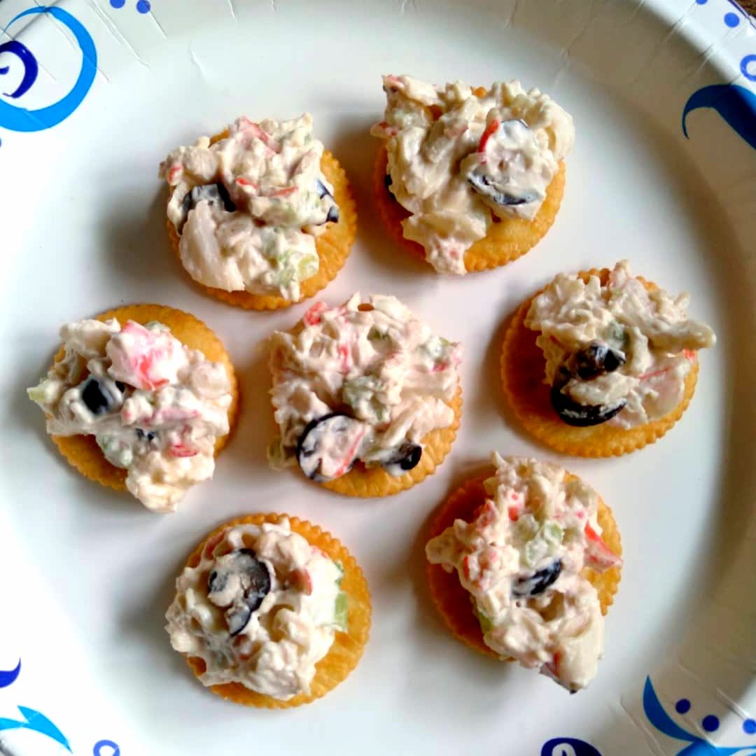 Solve Crab salad crackers jigsaw puzzle online with 100 pieces