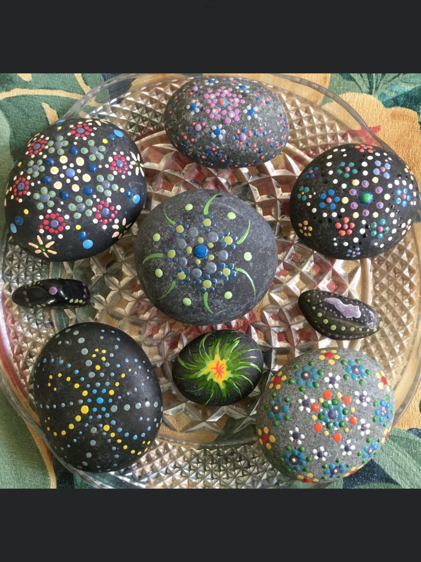 Solve Decorated rocks jigsaw puzzle online with 88 pieces