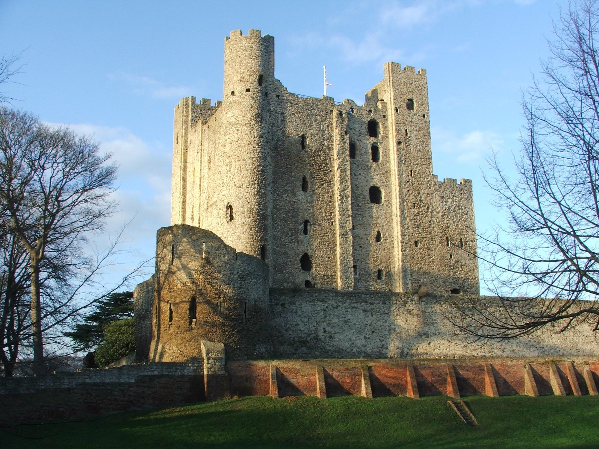 Solve Rochester Castle, UK!! jigsaw puzzle online with 352 pieces
