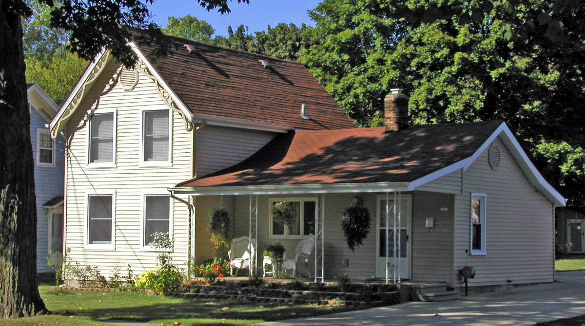 Solve When did they stop putting porches on houses? jigsaw puzzle