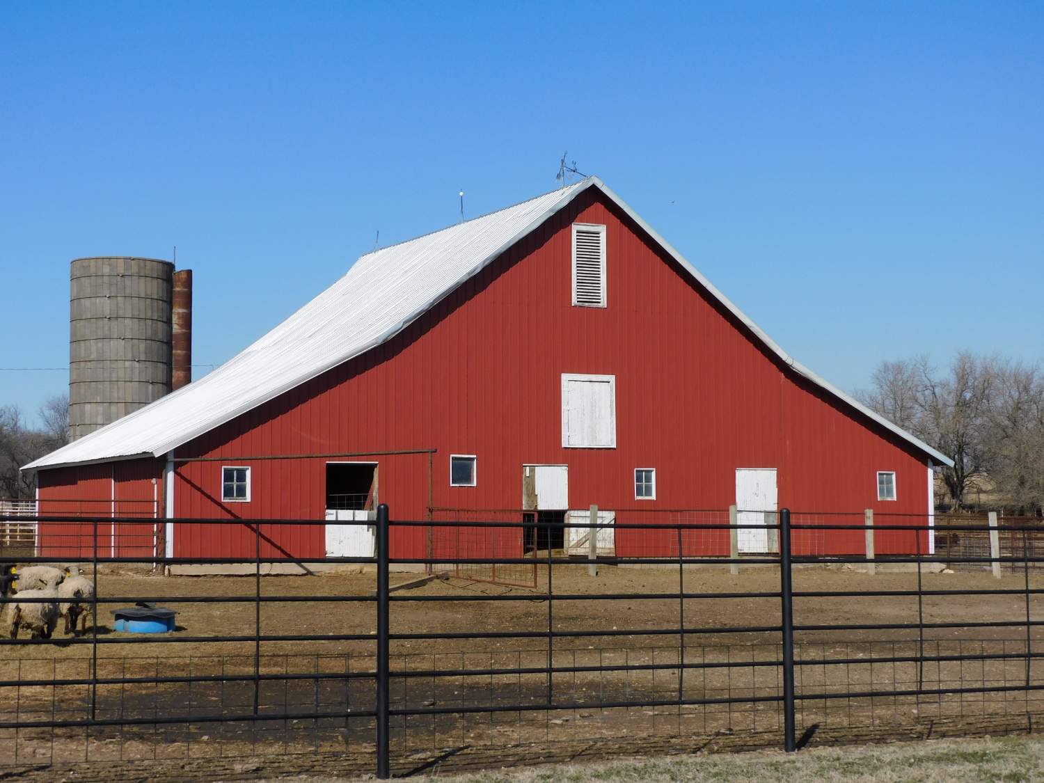 Solve Clay County, Kansas Barn jigsaw puzzle online with 63 pieces