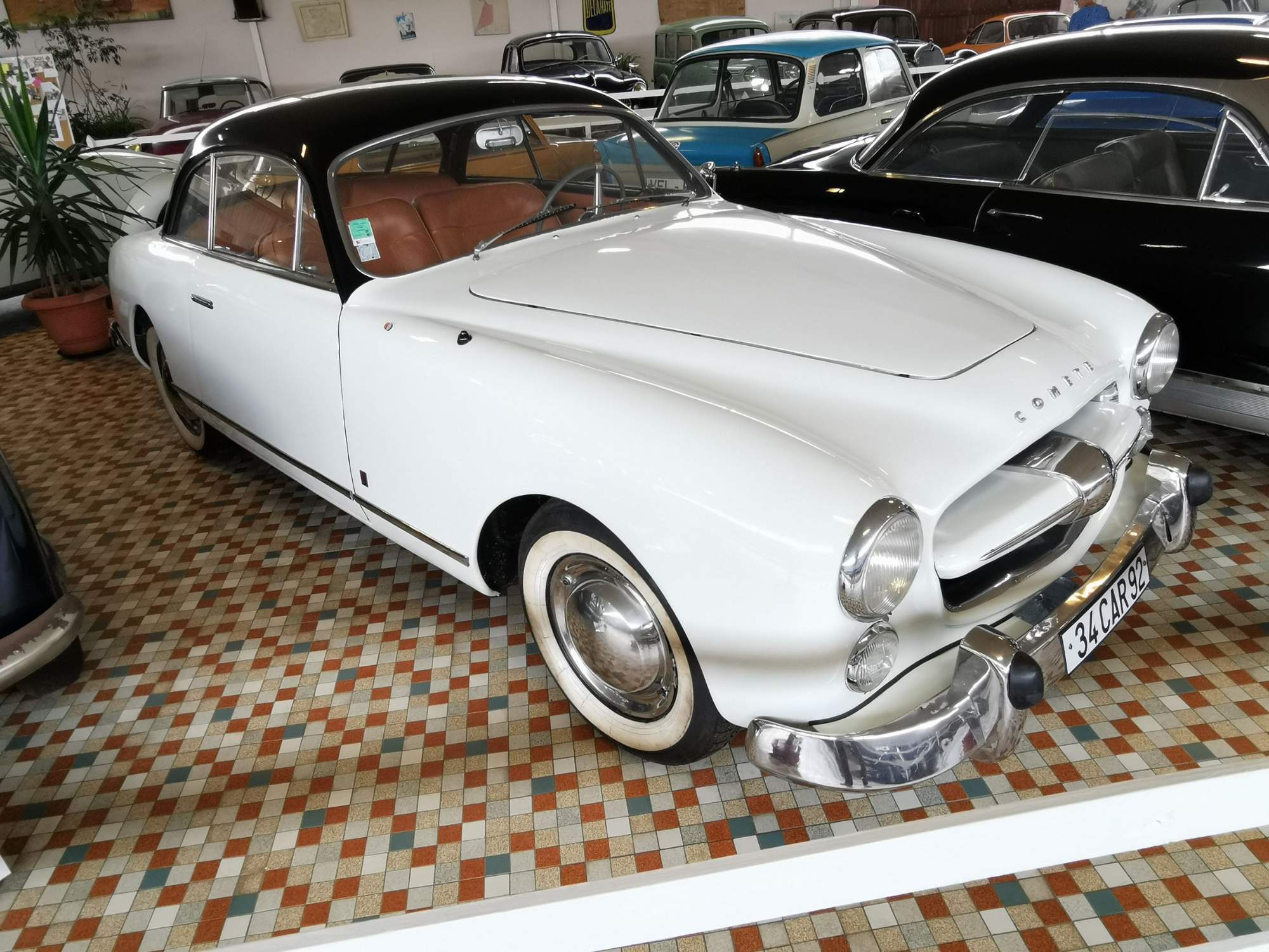 Solve Ford Comète - 1954 jigsaw puzzle online with 221 pieces