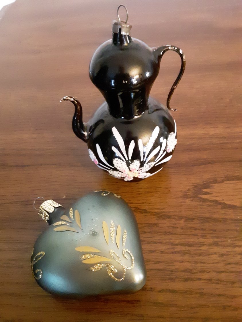 Solve The Oldest Ornaments On My Christmas Tree jigsaw puzzle online