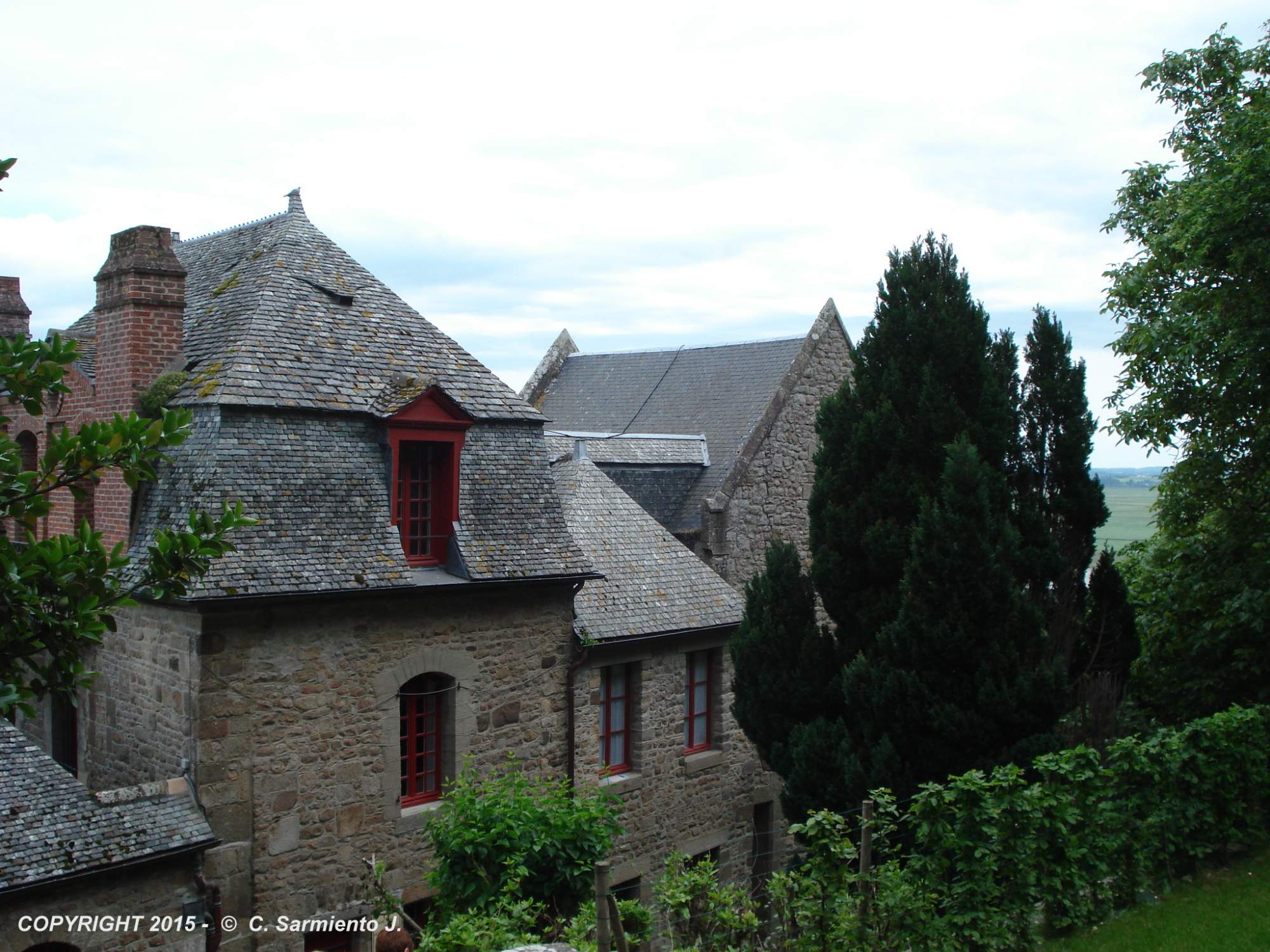 Solve FRANCE Normandy Mont Saint Michel Housing jigsaw puzzle