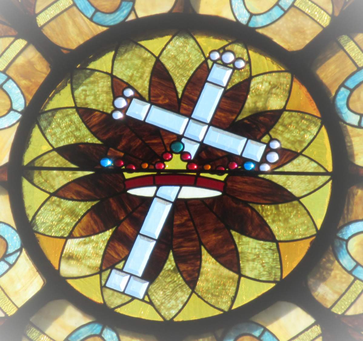 Jigsaw Puzzle 72 Teile Stained glass window/cross Jigidi