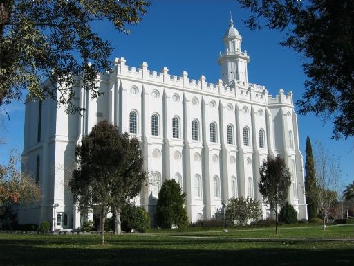 Solve St George LDS Temple jigsaw puzzle online with 70 pieces
