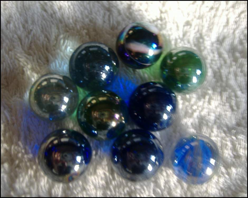 Solve Marbles My Collection Lustre jigsaw puzzle online with 12 pieces