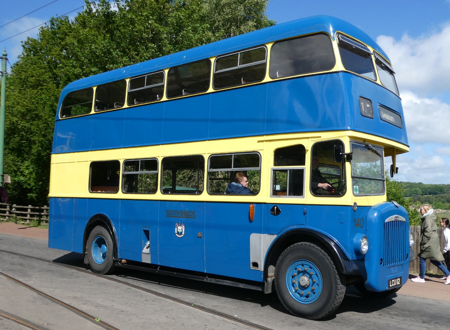Jigsaw Puzzle | 35 pieces | Daimler CCG6/Roe Bus | Jigidi