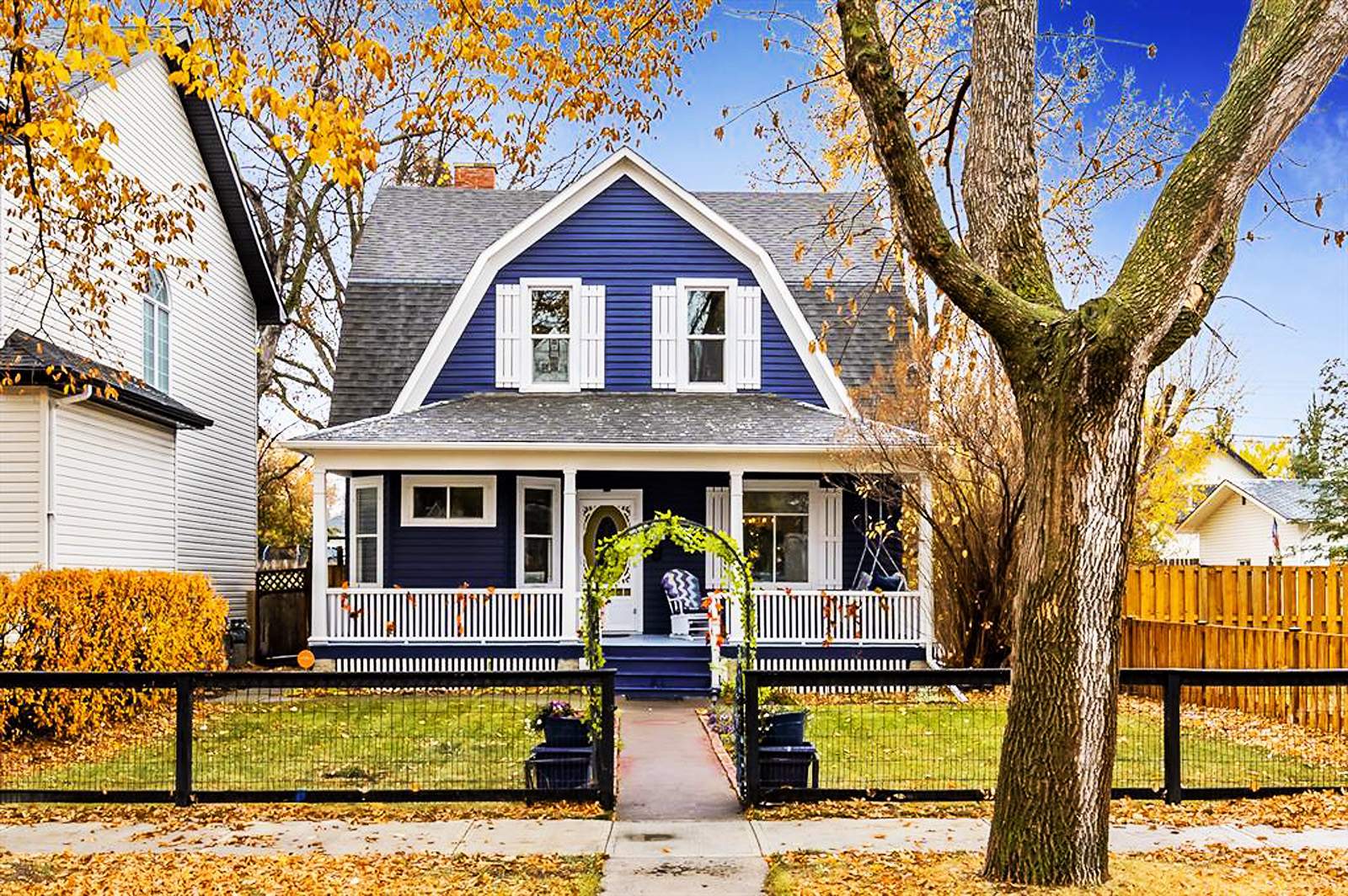 Solve Calgary, Alberta jigsaw puzzle online with 176 pieces