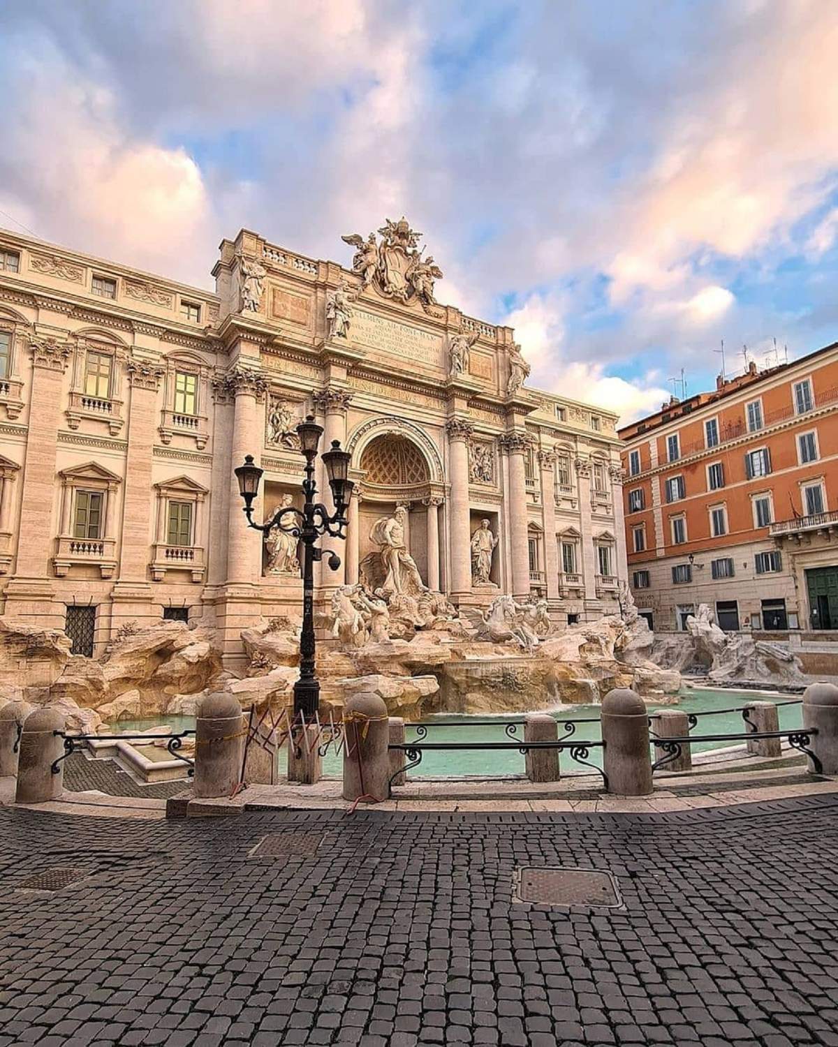 Solve Trevi Fountain, Rome, Italy 7731 jigsaw puzzle online with 285 pieces